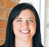 Sophie Hartwell, responsable de atención al cliente en el equipo de servicio, retrato